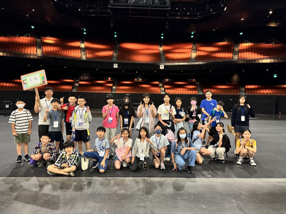 學員登上表演廳大舞台,體驗表演者的感受