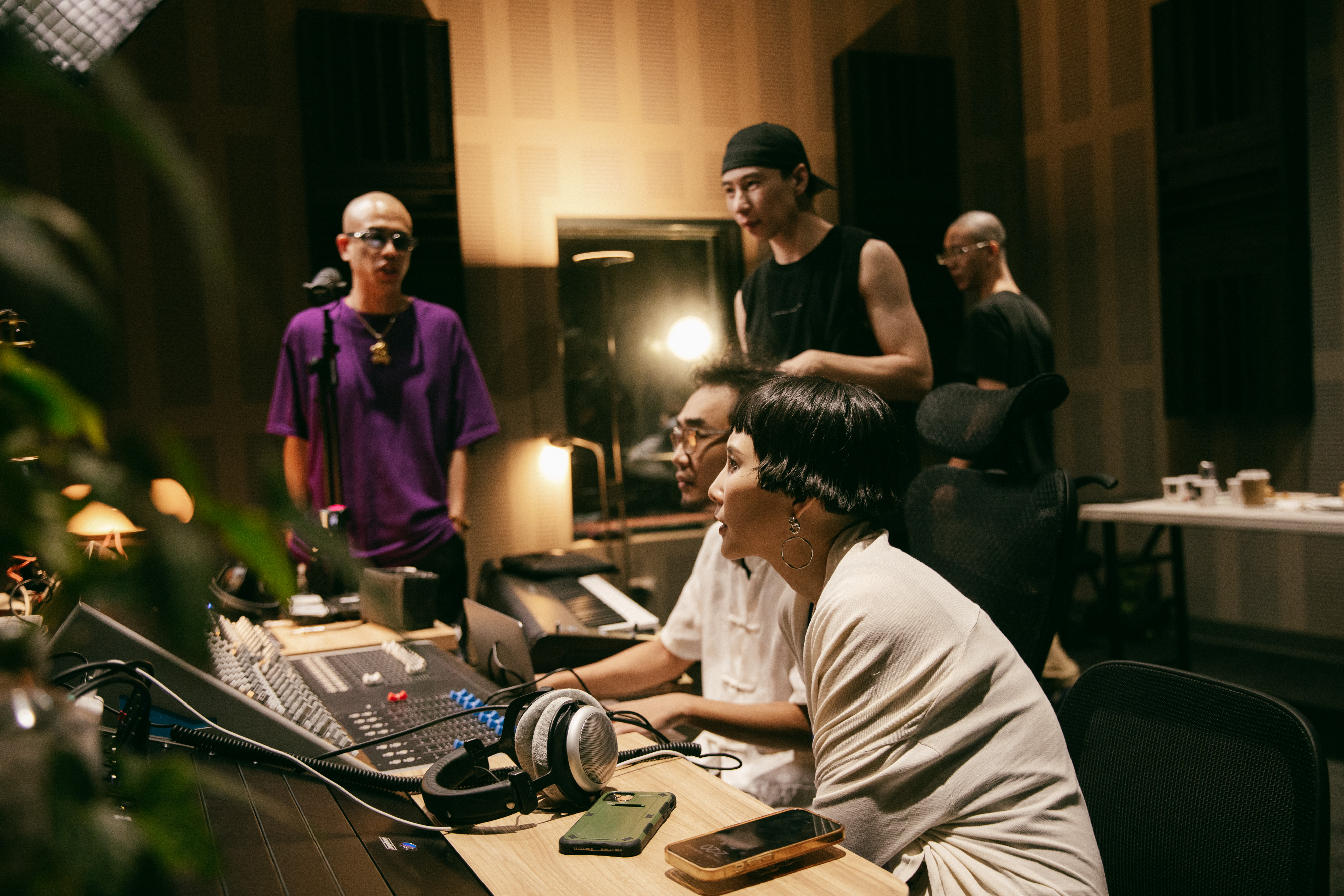 《金曲共創實境秀》邀請16位音樂人展開為期兩天的分組創作挑戰