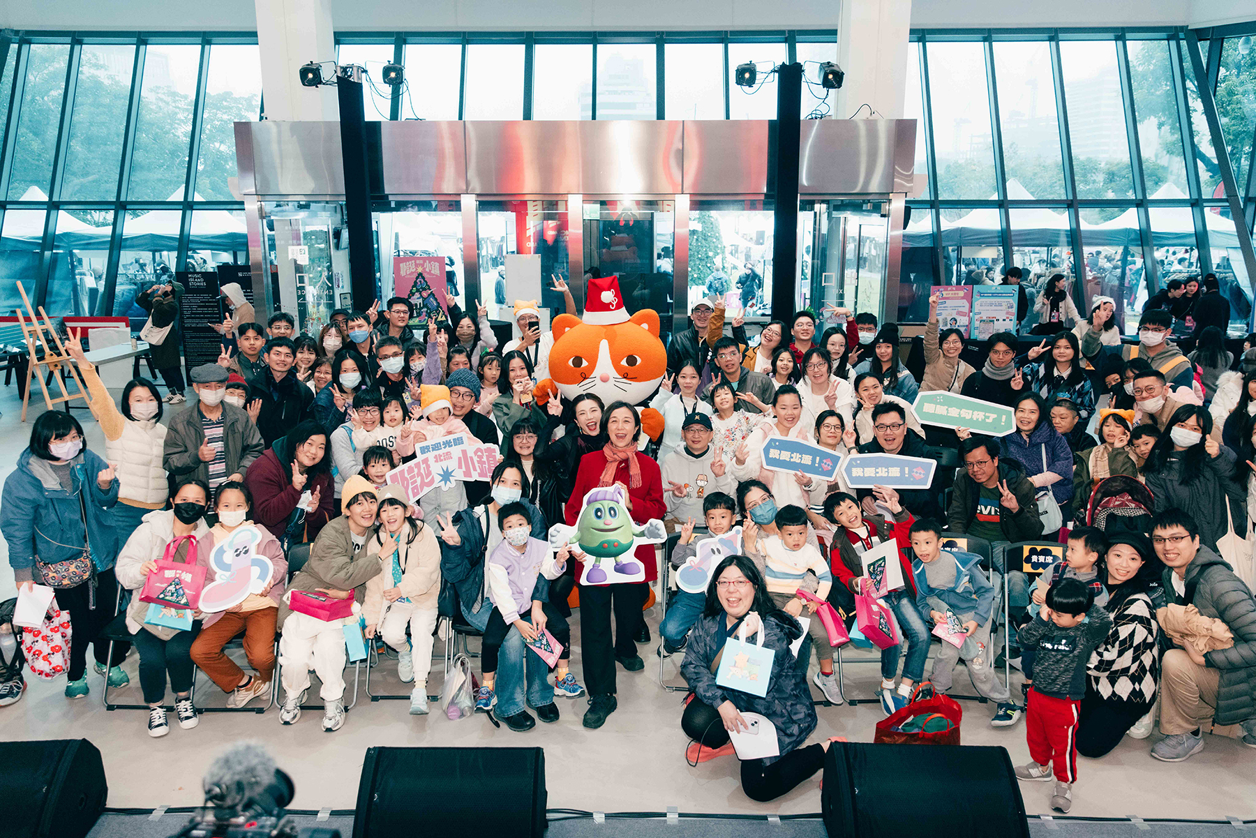 董事長黃韻玲以第一代主持人身份出席江老師X 魔力客見面會，帶領大家重溫耶誕古典樂章