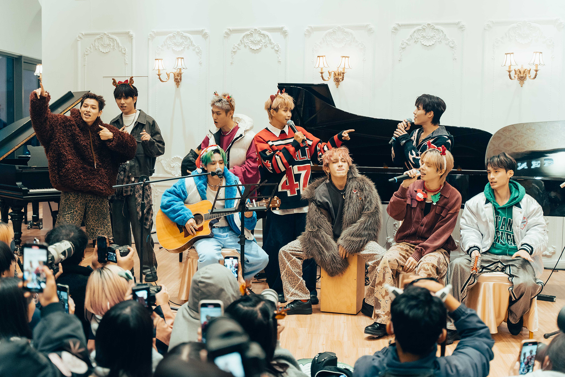 2024 年耶誕小鎮首次嘗試在店家舉辦活動，原子少年2浪漫音樂會於史坦威二手鋼琴旗艦館。