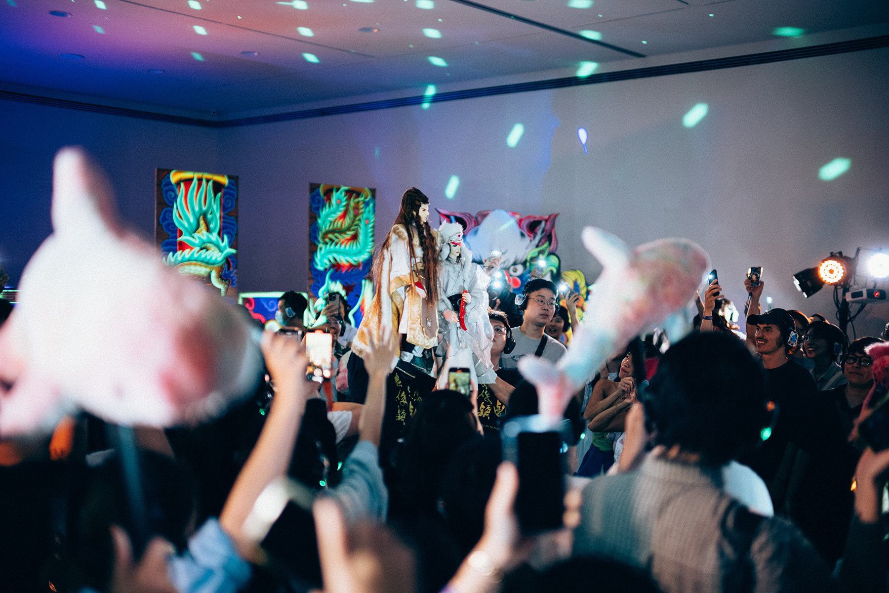 蘇俊穎掌中木偶戲劇團根據DJ現場音樂即興演出，打造充滿驚喜的跨界演出。（圖片提供：民生電氣）