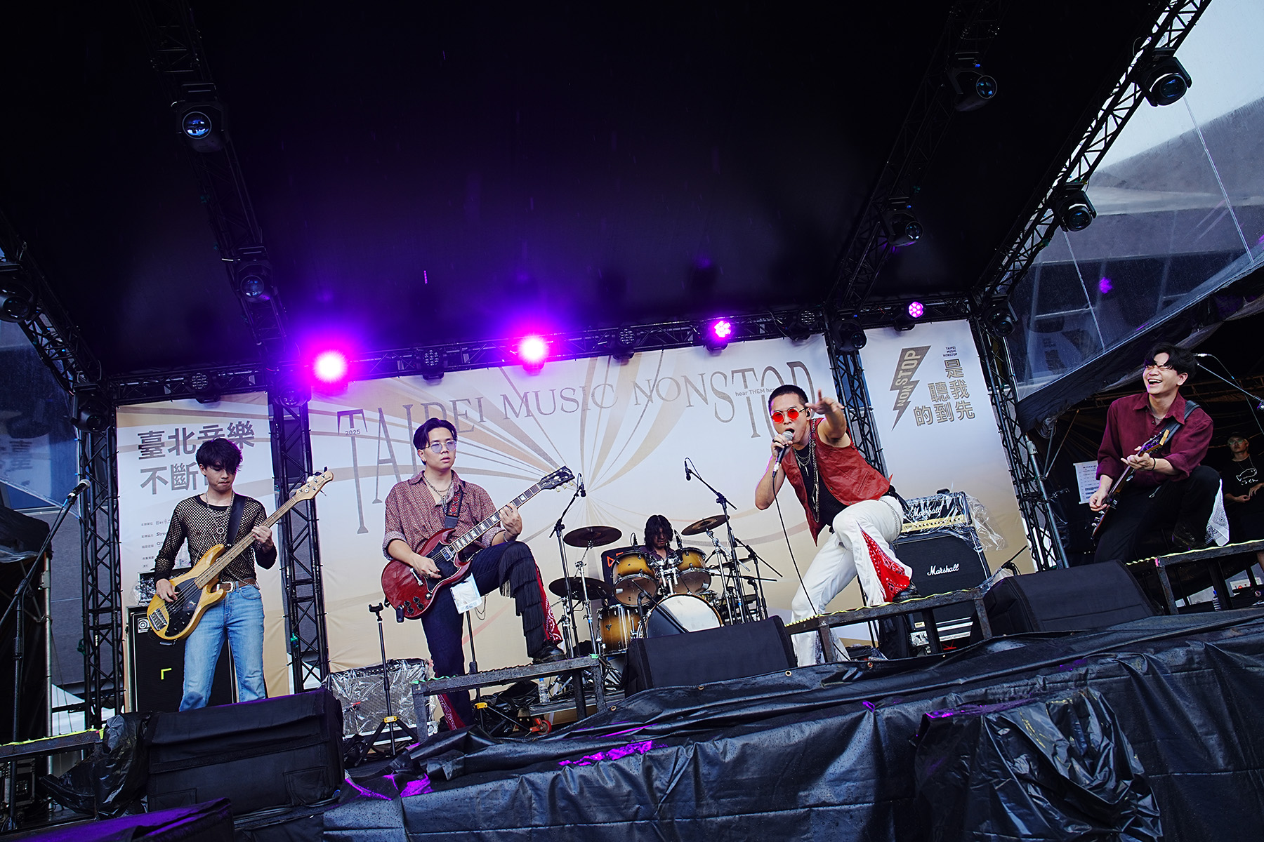 決賽國際評審泰國大山音樂節總監Pankeaw Sattayavutipong 稱讚DrunkMonk 撞克茫客的現場充滿能量，主唱氣場讓人聯想到皇后合唱團主唱Freddie Mercury。