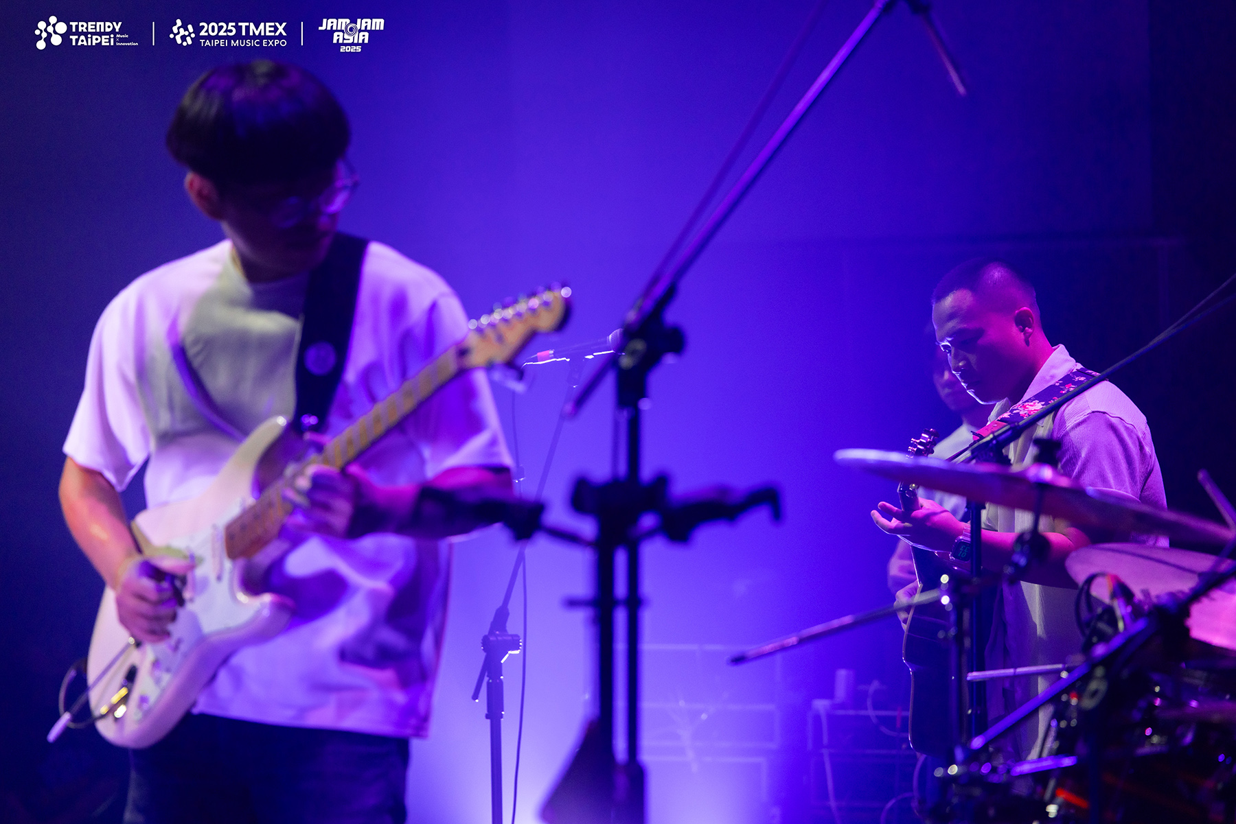 Yao 在賽後站上 JJA 舞台，首度挑戰室內場館演出。