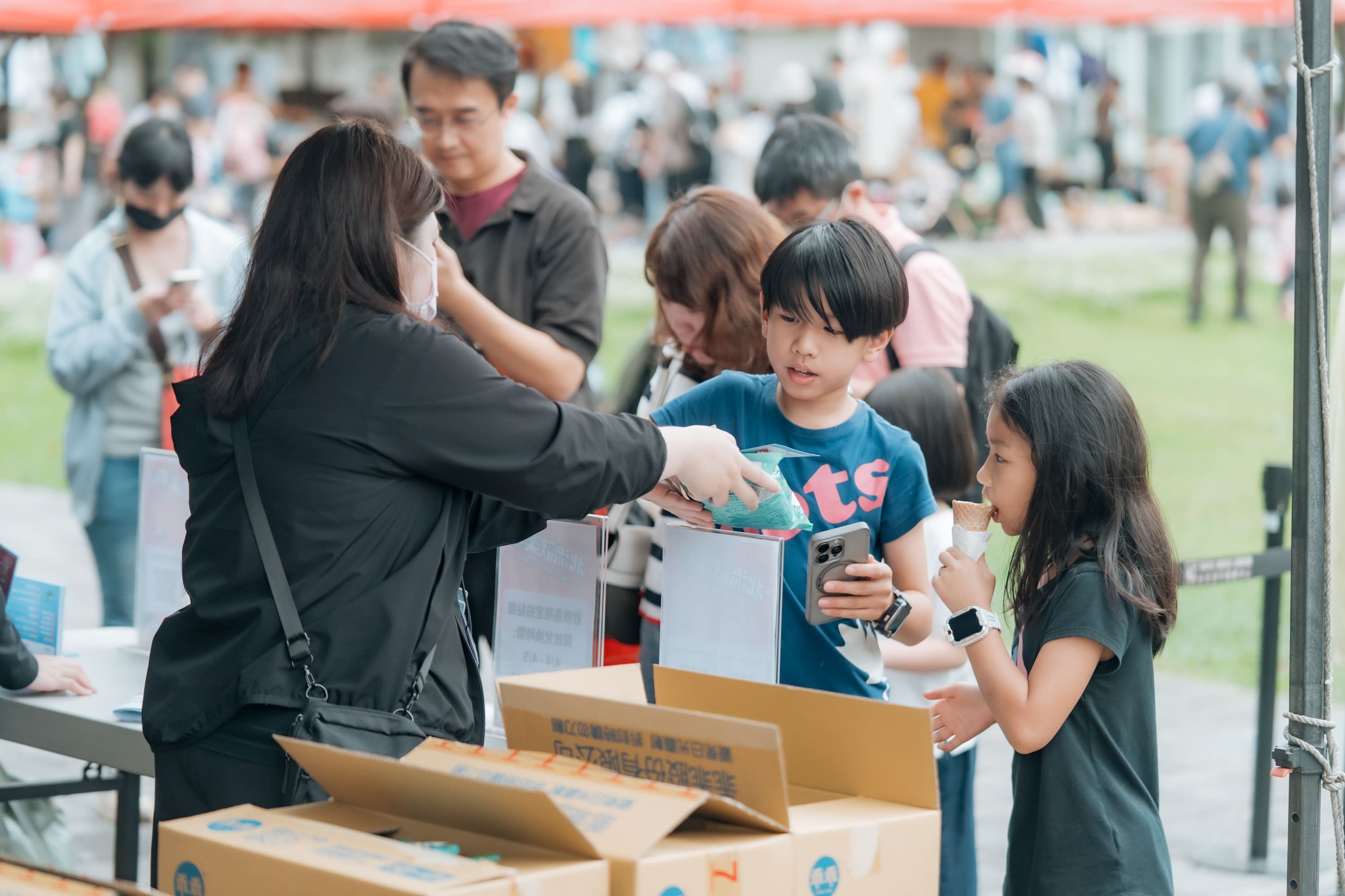 活動限定「歡樂驚喜包」引發搶兌熱潮，限量好禮均全數被換罄一空。