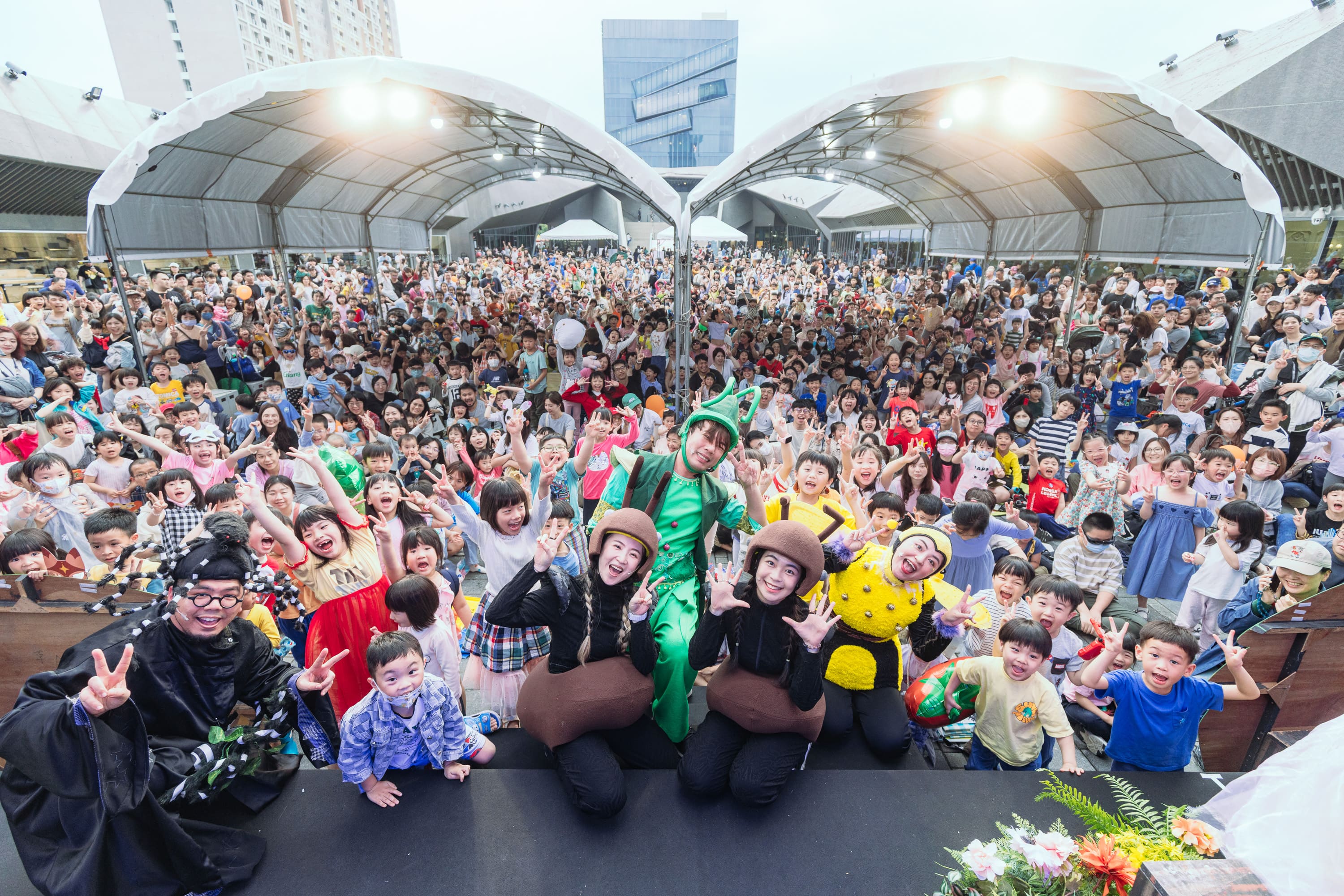 雨水澆不熄熱情！「2026北流歡樂島」兩天湧萬人登島共襄盛舉，氣氛嗨翻全場。