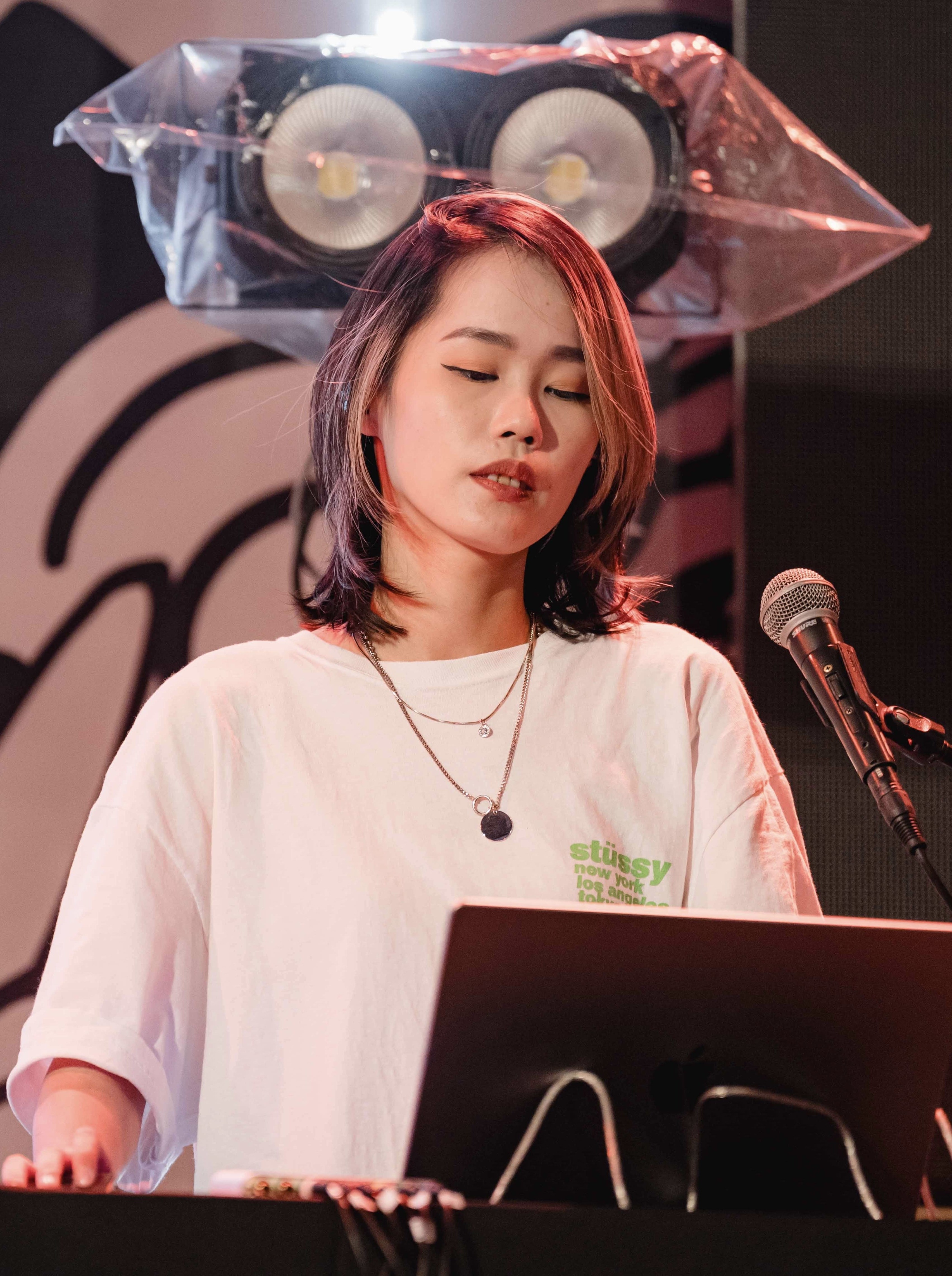 金獎製作人李思嘉，曾為張伍《黃昏》專輯操刀。