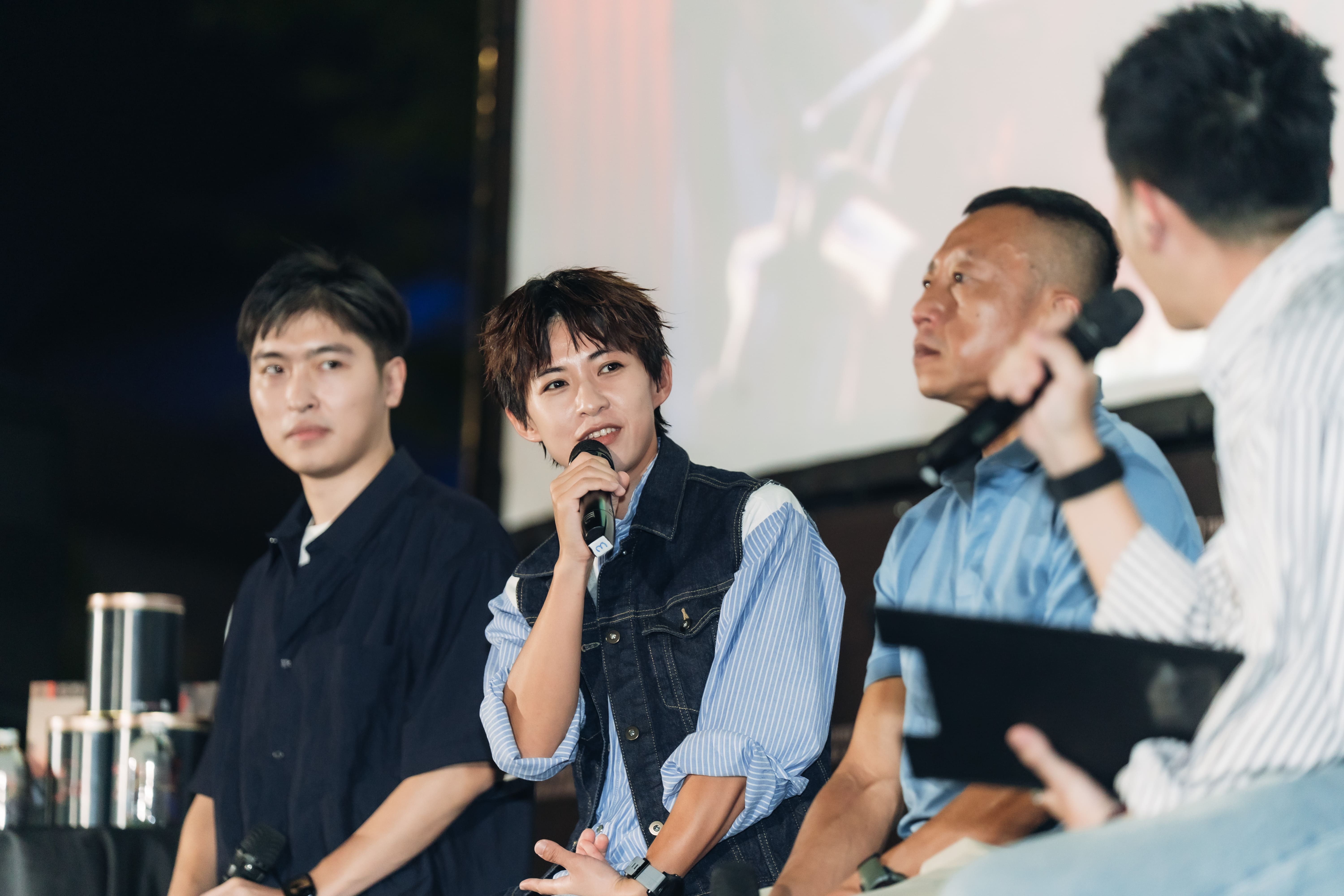 圖4、14年前坐在中山堂等自己的歌，王彙筑14年後與告五人雲安重新詮釋〈女朋友男朋友〉。